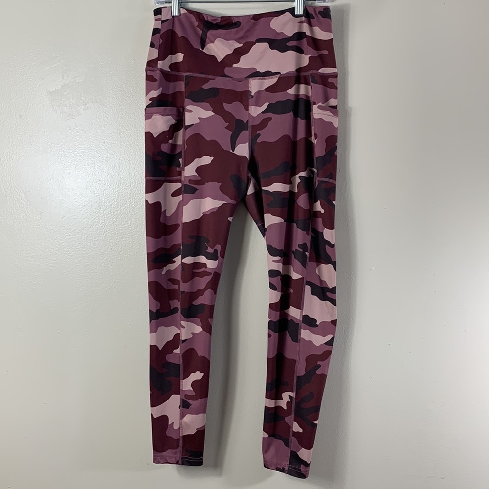 Embrace Your Love Women’s Purple Camo Capri Leggings 2 Side Pockets Size XL